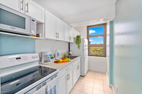 Condo, 1 Bedroom, Mountain View (0083) | Private kitchen | Full-size fridge, microwave, stovetop, toaster