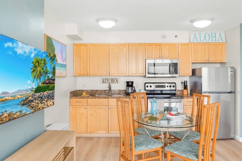 Condo, 1 Bedroom, Mountain View (0164) | Private kitchen | Full-size fridge, microwave, stovetop, toaster