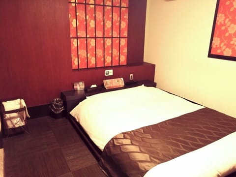 Basic Double Room | Free WiFi, bed sheets