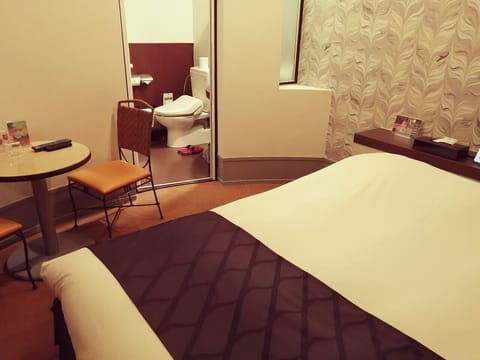 Basic Double Room | Free WiFi, bed sheets