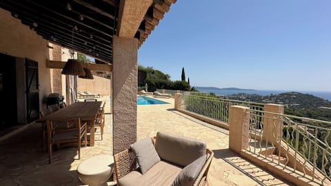 Outdoor living space - 180° seaview