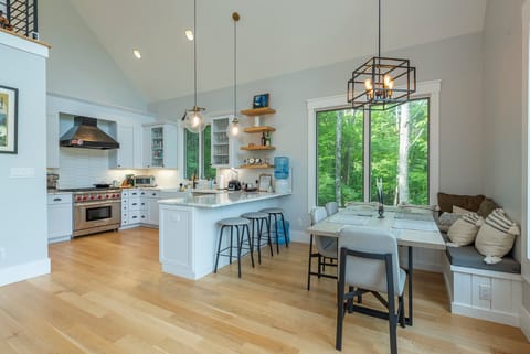 Breakfast bar seating for 3 and dining table with banquette seating