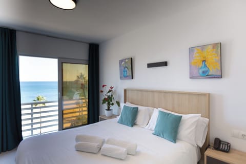 Panoramic Double Room, Sea View | Desk, laptop workspace, blackout drapes, soundproofing