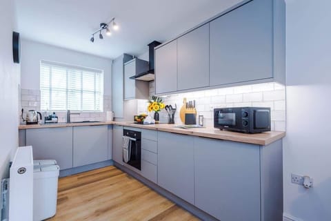 The open plan fully equipped kitchen has everything you need for a long or short stay in Crewe.