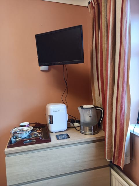 Deluxe Single Room, Garden View | Desk, laptop workspace, free WiFi