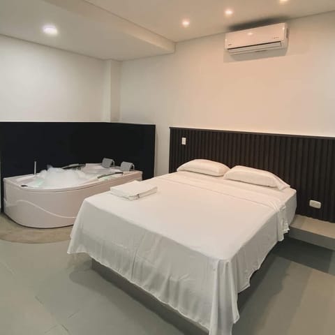 Presidential Room, 1 Double Bed | Free WiFi, bed sheets