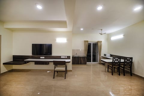 Superior Suite | Desk, laptop workspace, free WiFi