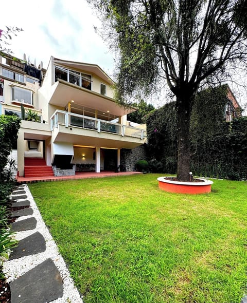 A big grassy backyard for outdoor fun and enjoyment