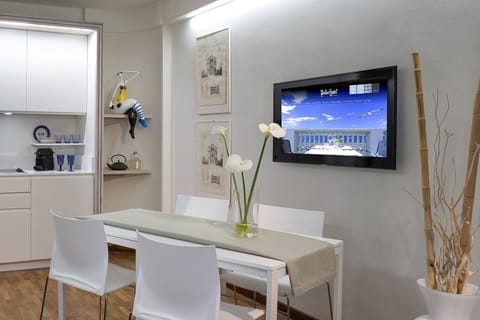 Autumn, Dining Room, Kitchen, Living Room, Spring, Summer, Winter