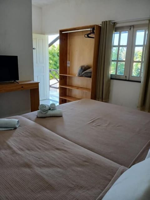 Basic Triple Room | In-room safe, iron/ironing board, free WiFi