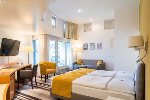 Family Suite | Premium bedding, minibar, in-room safe, desk