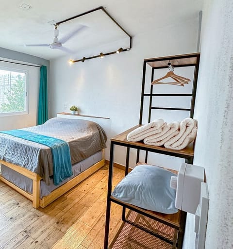 5 bedrooms, blackout drapes, free WiFi