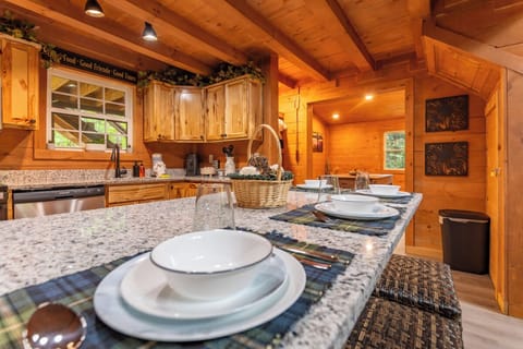 Trail's End's fully-equipped kitchen