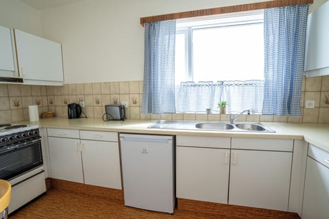 Comfort Studio, Multiple Beds, Non Smoking, Private Bathroom | Iron/ironing board, free WiFi