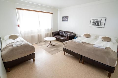 Comfort Studio, Multiple Beds, Non Smoking, Private Bathroom | Iron/ironing board, free WiFi