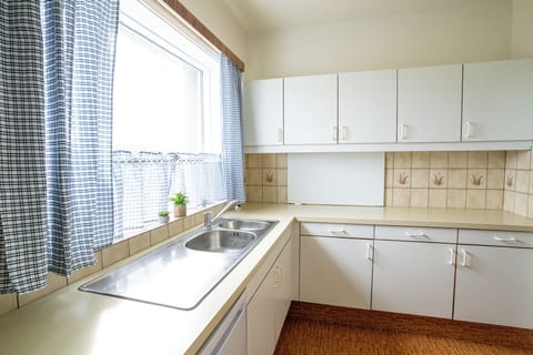 Comfort Studio, Multiple Beds, Non Smoking, Private Bathroom | Iron/ironing board, free WiFi