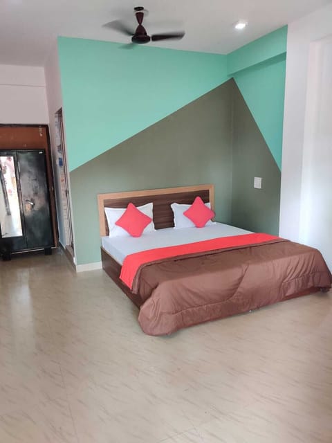 Deluxe Room, Balcony | Desk, laptop workspace, free WiFi, bed sheets