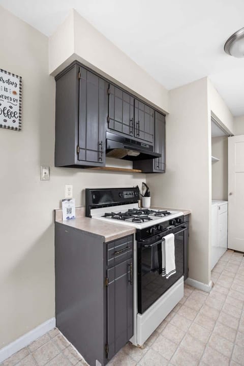 Our kitchen features new stainless steel appliances, fully stocked for the chefs of your group :)