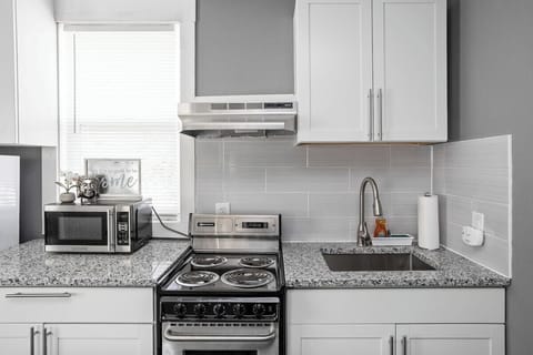 Our kitchen features new stainless steel appliances, fully stocked for the chefs of your group :)