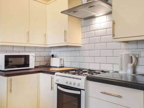 Kitchen | Olive Blossom - Sannan Court, Llanfynydd
