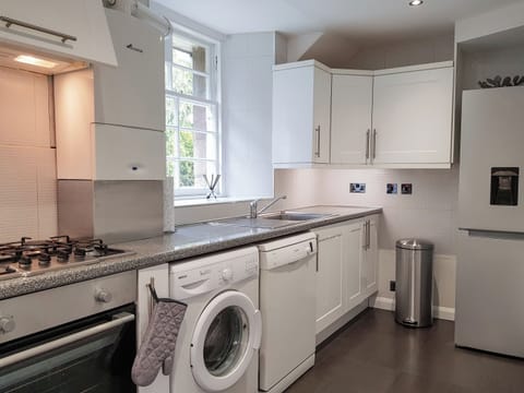 Kitchen | The Goldsmiths Apartment, Markinch, near Glenrothes