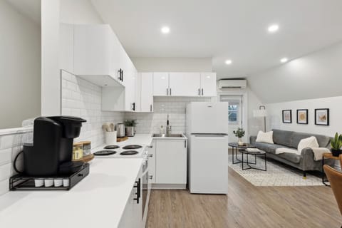 Design Studio | Private kitchen | Full-size fridge, microwave, oven, stovetop