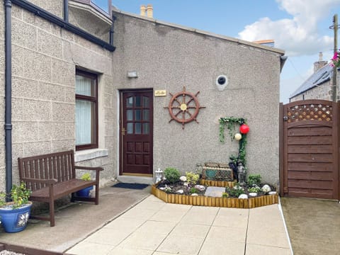Outdoor area | Sea Breeze, Cairnbulg, near Fraserburgh