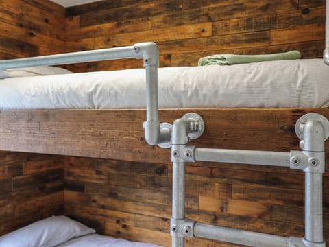 Bunk bedroom | Menai Lodge - CWM Cadnant, Caernarfon