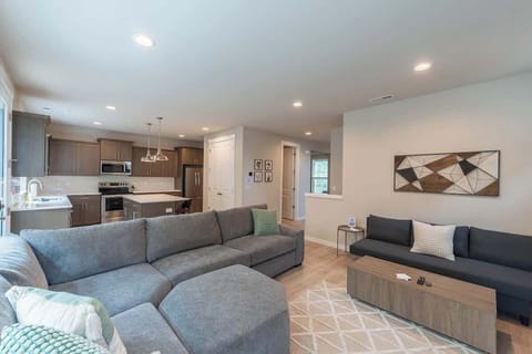 #StayInMyDistrict #Eugene #GoDucks #UofO #BookDirect