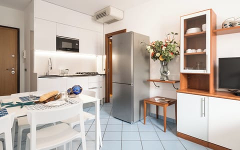 Family Apartment, 2 Bedrooms, Balcony | Private kitchen | Fridge, microwave, stovetop, dishwasher