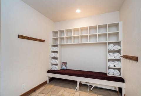 Country Club D lower entry