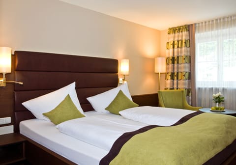 Standard Double Room, 1 Queen Bed | Hypo-allergenic bedding, minibar, in-room safe, desk