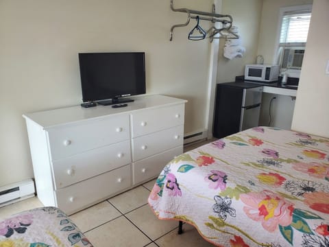 Standard Double Room, Bay View | Iron/ironing board, free WiFi, bed sheets