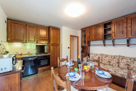 Standard Apartment, 1 Bedroom (Armonia Apartment) | Private kitchen | Fridge, microwave, oven, stovetop