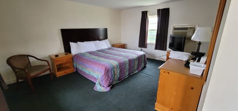 Comfort Single Room, 1 King Bed, Smoking | Desk, laptop workspace, free WiFi, bed sheets