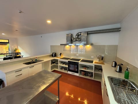 Standard Double Room | Shared kitchen facilities