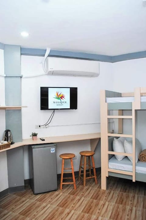 Shared Dormitory | Minibar, desk, free WiFi, bed sheets