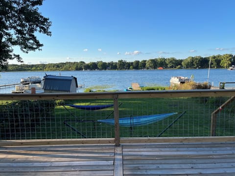 Right on Lake Heaton