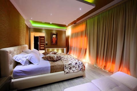 Superior Suite, Beach View | 1 bedroom, desk, soundproofing, free WiFi