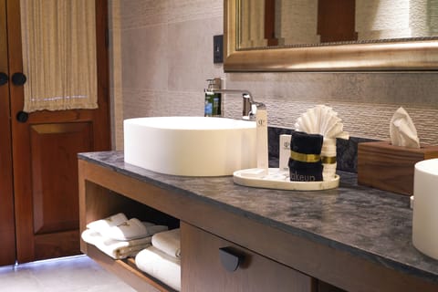 Superior Suite, City View | Bathroom | Shower, rainfall showerhead, designer toiletries, hair dryer