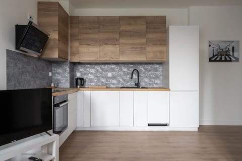 Comfort Apartment, 2 Bedrooms | Private kitchenette | Electric kettle