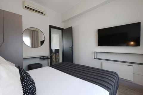 Luxury Apartment | Blackout drapes, iron/ironing board, free WiFi