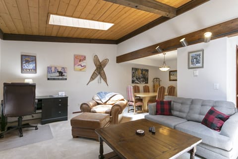 Townhome, 3 Bedrooms | Living area