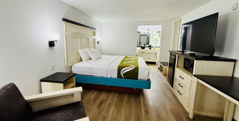 Comfort Single Room | Premium bedding, down comforters, memory foam beds, desk