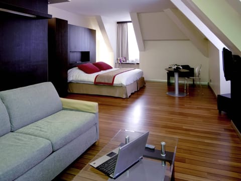 In-room safe, desk, soundproofing, iron/ironing board