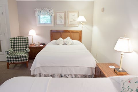 Standard Room, 2 Queen Beds | Premium bedding, desk, iron/ironing board, free WiFi