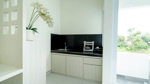 Deluxe Apartment, Kitchenette | Private kitchenette