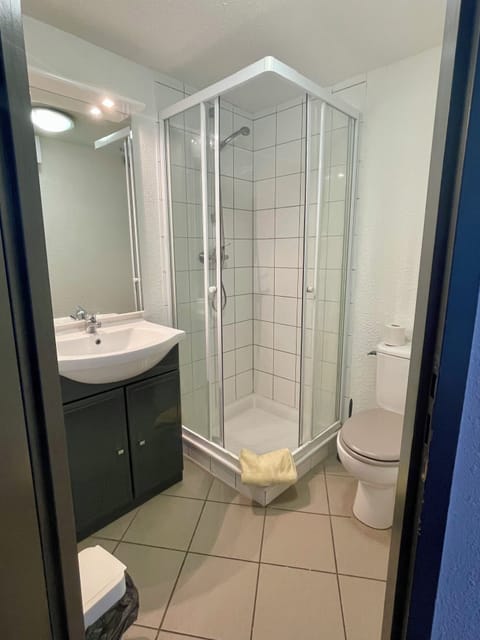 Basic Double Room | Bathroom | Shower, toilet paper