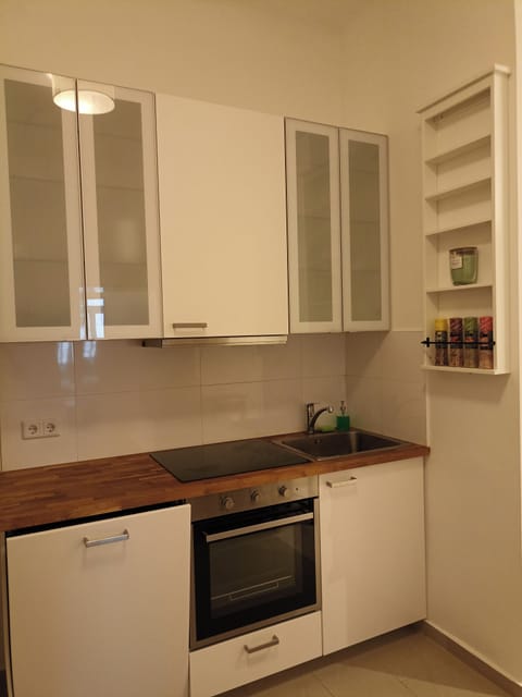 Apartment | Private kitchen | Fridge, oven, stovetop, dishwasher