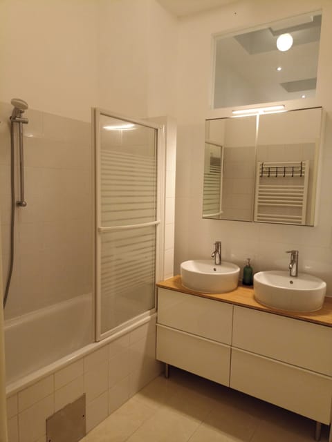 Apartment | Bathroom | Combined shower/tub, deep soaking tub, hair dryer, towels